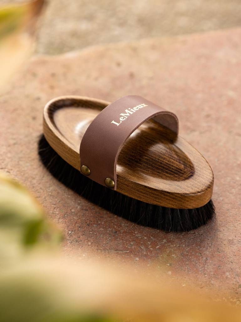 LeMieux Borstels Artisan Lamswol Bruin